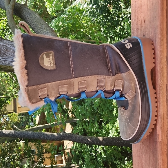 Sorel Shoes - Sorel mid calf grey and olive green winter boots, size 8